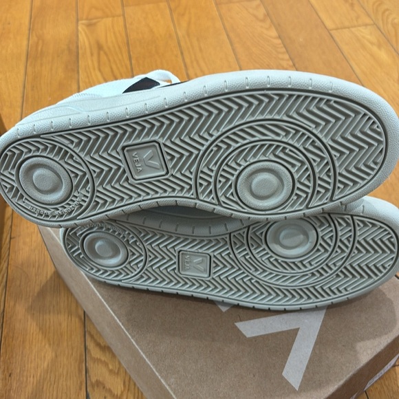 Veja V-10 Sneaker in White & Nautico, Size: EU 38 - Picture 13 of 13